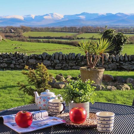 Cosy Barn Villa Dwyran ภายนอก รูปภาพ
