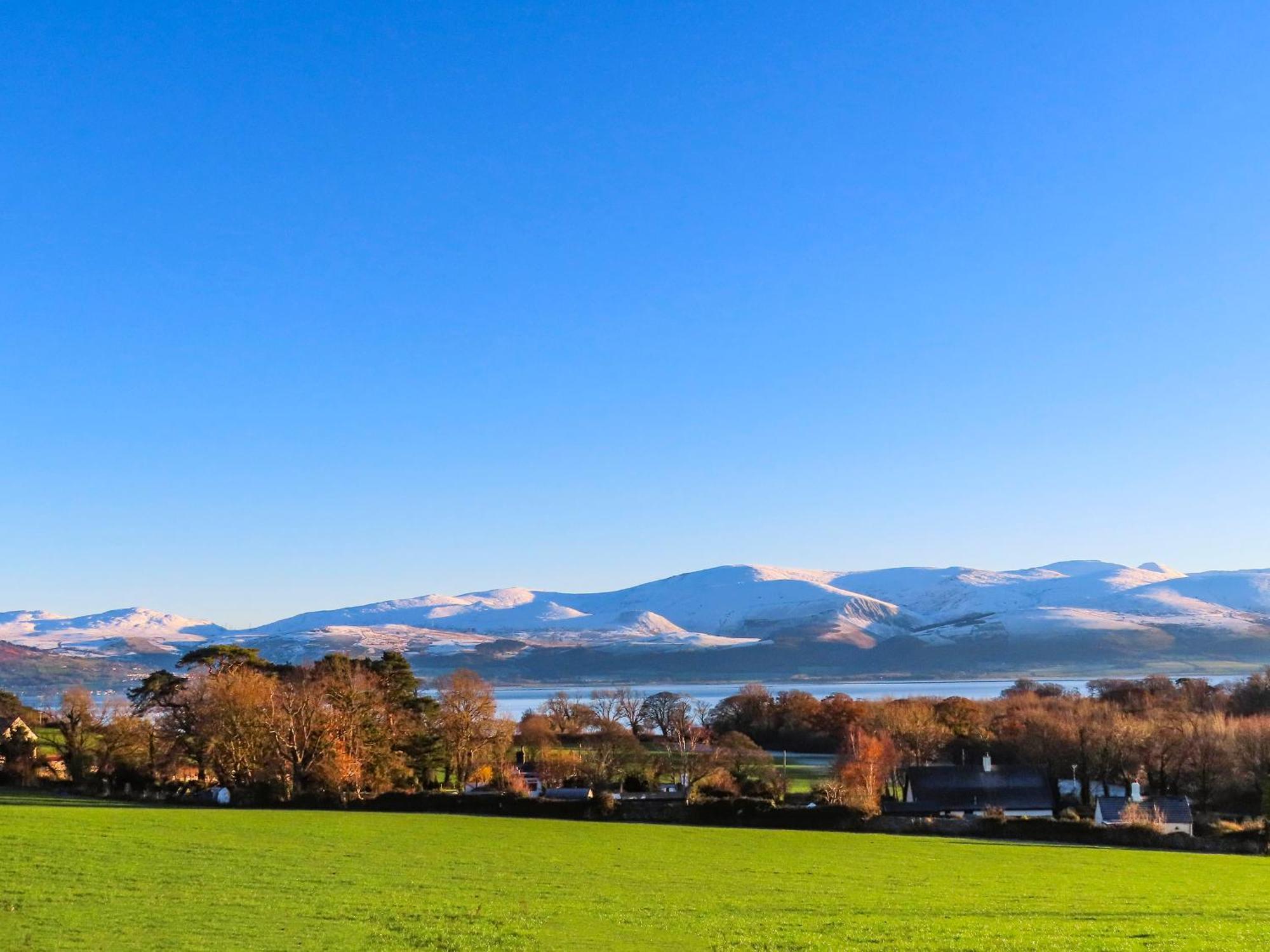 Cosy Barn Villa Dwyran ภายนอก รูปภาพ