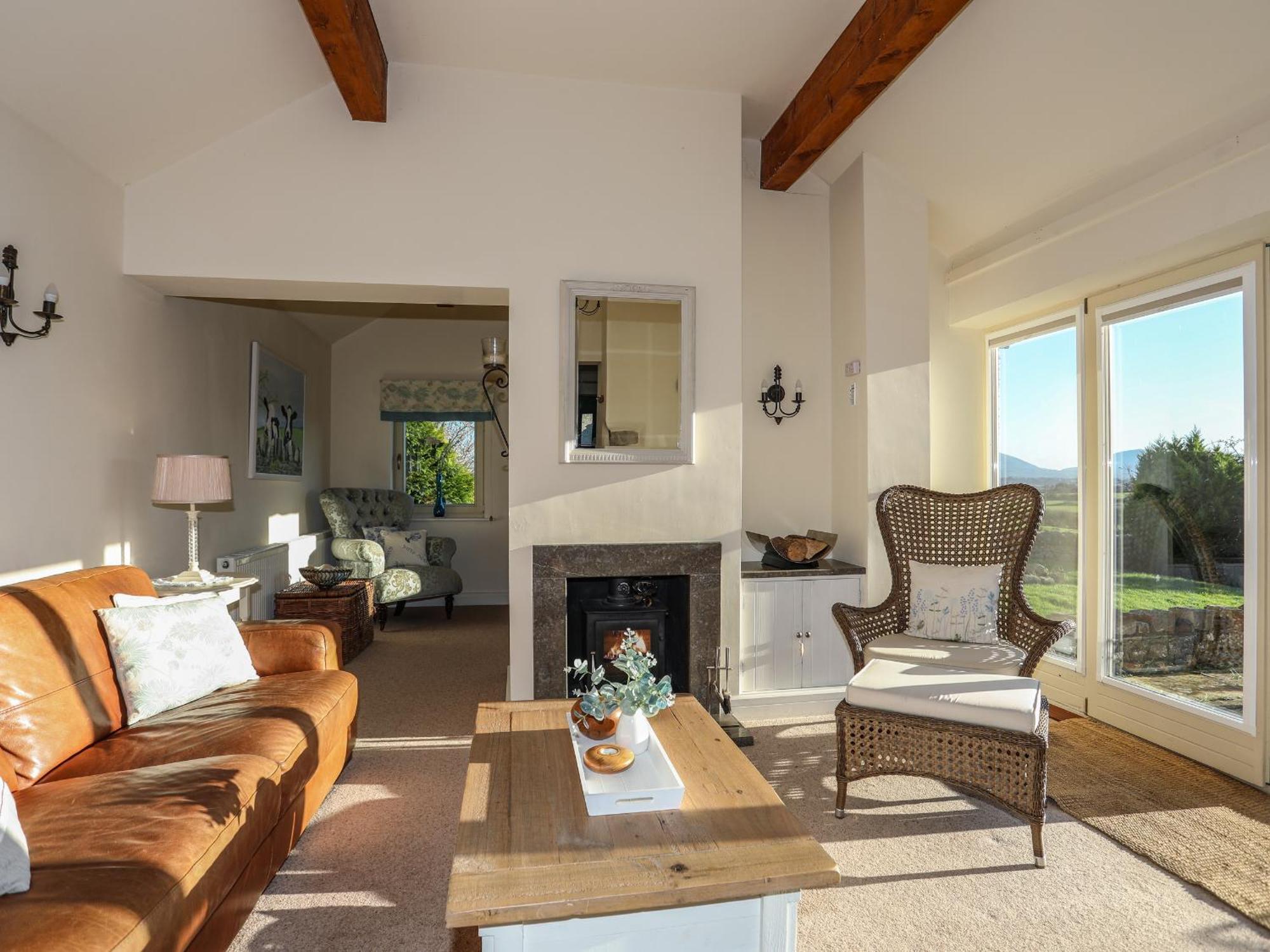 Cosy Barn Villa Dwyran ภายนอก รูปภาพ